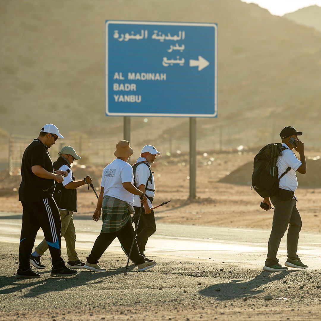 visitmadinahsa's tweet photo. نواصل رحلتنا في #مسار_بدر حيث نكتشف عمق التاريخ عند شرف روحاء وفيها صلّى النبي صلى الله عليه وسلم وبات ليلته أثناء رحلته إلى بدر. #روح_المدينة
 
Continuing our journey on #Badr_Path, we delve into the depths of history at Sharaf Rawha’a, where the Prophet PBUH prayed and spent the night during his journey to Badr. #VisitMadinah