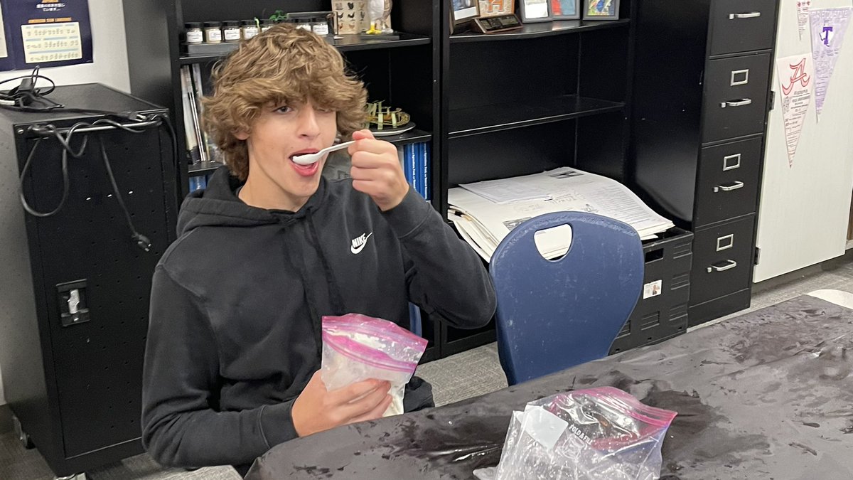 oakhillslions's tweet image. Ms. Barefield’s Principles of Agriculture students have been studying dairy cattle and all of the various products we consume that come from dairy cows. The students had the opportunity to make their own ice cream to complete the lesson! 🦁🐮🥛🍨#LionsLearning #FFA