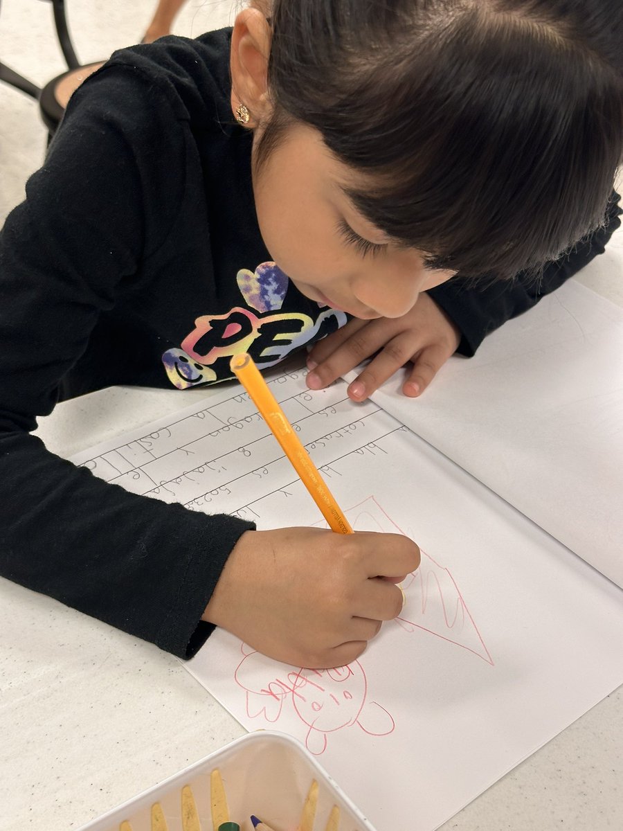 creativity_hive's tweet image. Finishing up #ArtsIntegration with 1st gr today &amp;amp; I am SO PROUD of our @BerkmanAIA writers &amp;amp; illustrators! #fairytales @RoundRockISD @Enrich_RRISD @rrisdfinearts @AprilNilson3 @HafedhAzaiez @nancy_ag2000 @WeAreBerkmanPTA @BlantonMuseum check out what we created after our tour!