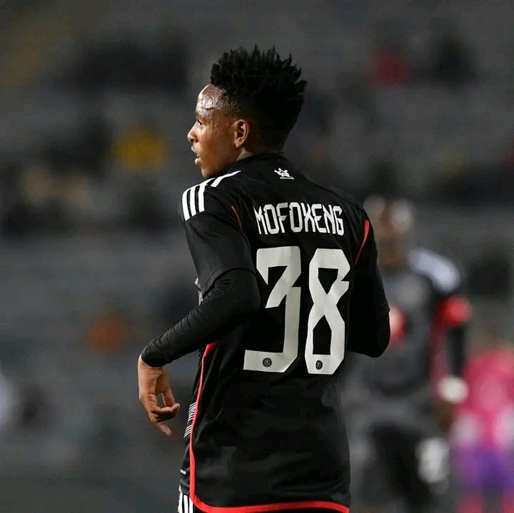 SibuthaNomzi's tweet image. The Battle of the youngsters✨️
#SowetoDerby #DSTvStream