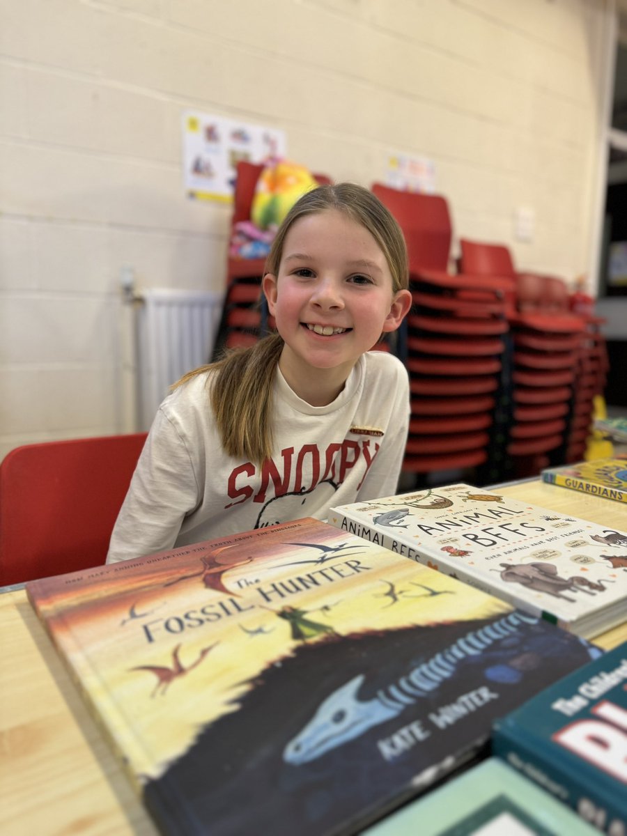 pcpslibrary's tweet photo. Happy World Book Day! We had an amazing day today celebrating reading in our school! We also met Gwen Brookes, author of Berta the Witch! Special shout out to the librarians who were amazing today! And to Mrs Cochrane for organising it all! #HappyWorldBookDay #libraries #books https://t.co/PDDxVT6Uo3