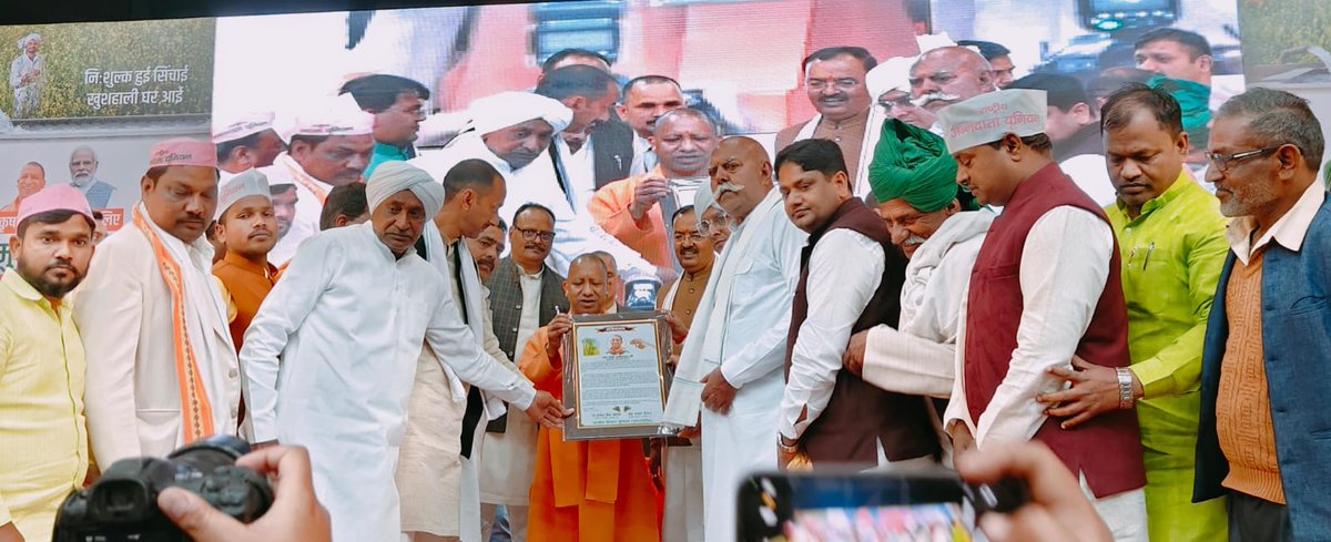 Satendra895818's tweet photo. भाकियू अराजनैतिक के राष्ट्र और प्रदेष के प्रतिनिधि मंडल  ने मुख्यमंत्री जी से की मुलाकात। राष्ट्रीय अध्यक्ष ठा.राजेश सिंह चौहान जिंदाबाद 
प्रदेश अध्यक्ष चौ. हरि नाम वर्मा प्रदेश जिंदाबाद
युवा प्रदेश अध्यक्ष दिगंबर चौधरी  मंडल अध्यक्ष श्री राजकुमार तौमर अध्यक्ष आगरा/ https://t.co/Rac5J6FqZ3