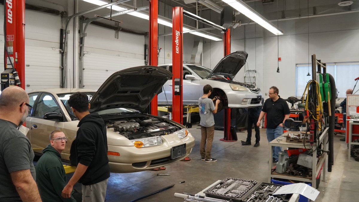 claytell's tweet image. Brakes, struts, engines. Are all a part of the Auto Service Technology Peel Skills competition. Thank you to Stephen Lewis SS for hosting. @PeelSchools #PeelSciTech