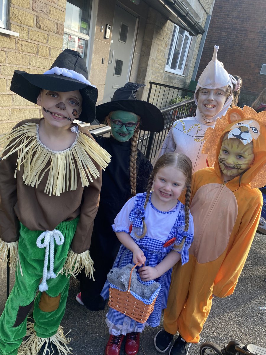Leanne33859627's tweet photo. @ststephensaud our very own wizard of oz family our favourite day of the year world book day 🥰 https://t.co/dQQmn3W1nC