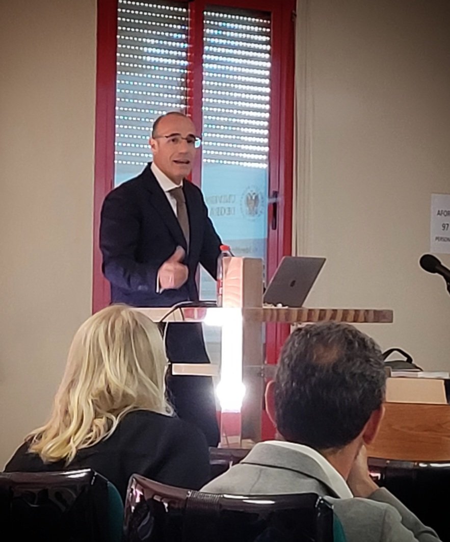 Sumamos un nuevo Profesor, en este caso Catedrático, al Departamento de Educación Física y Deportiva. Y podemos estar, todos los integrantes del mismo, más que orgulloso por seguir creciendo en cantidad y en calidad. Enhorabuena, Jonatan Ruiz Ruiz, por contribuir a ello.