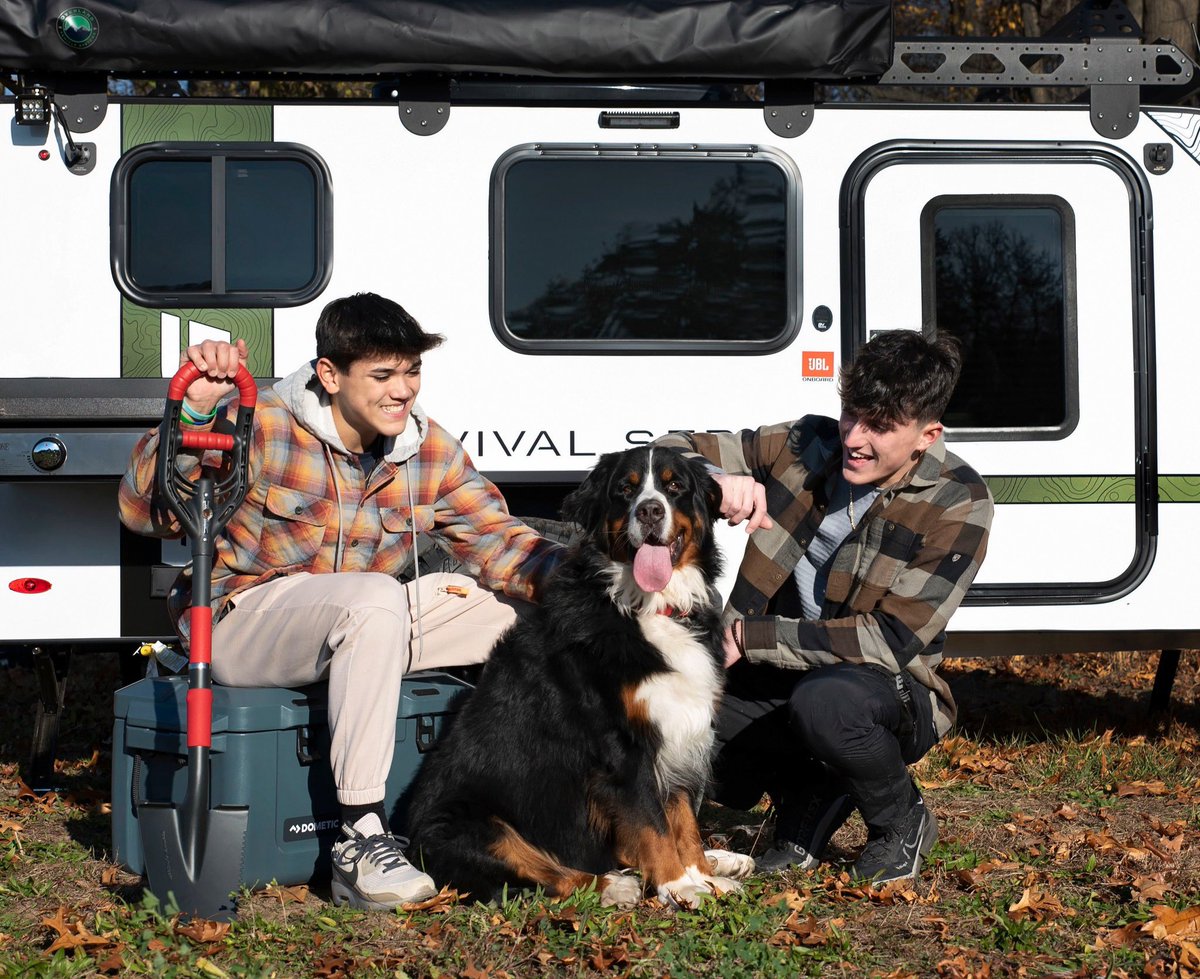 Our RŎG's are mountain dog approved!🐶 The materials our units are made of are easy to clean and provide a pet-friendly space so your furry friends can join you on your adventures!🎒🐾

#encorerv #rogadventuretrailers #petfriendlytravel #dogfriendly #adventures #rvlife