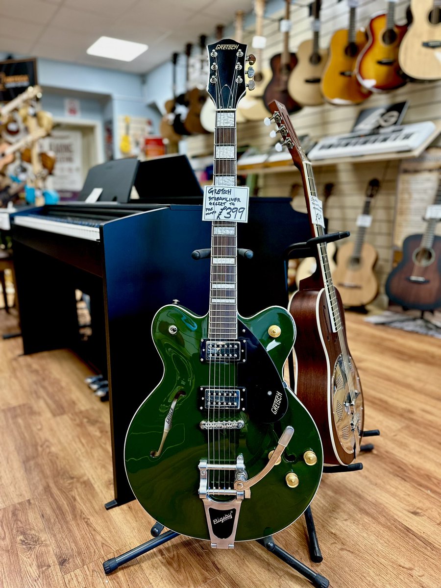 BridgendMusicSt's tweet photo. Pre-owned Gretsch Streamliner £399 with case
#gretsch #guitarist #bridgend #bridgendmusicstore https://t.co/oBt9cFIN6x