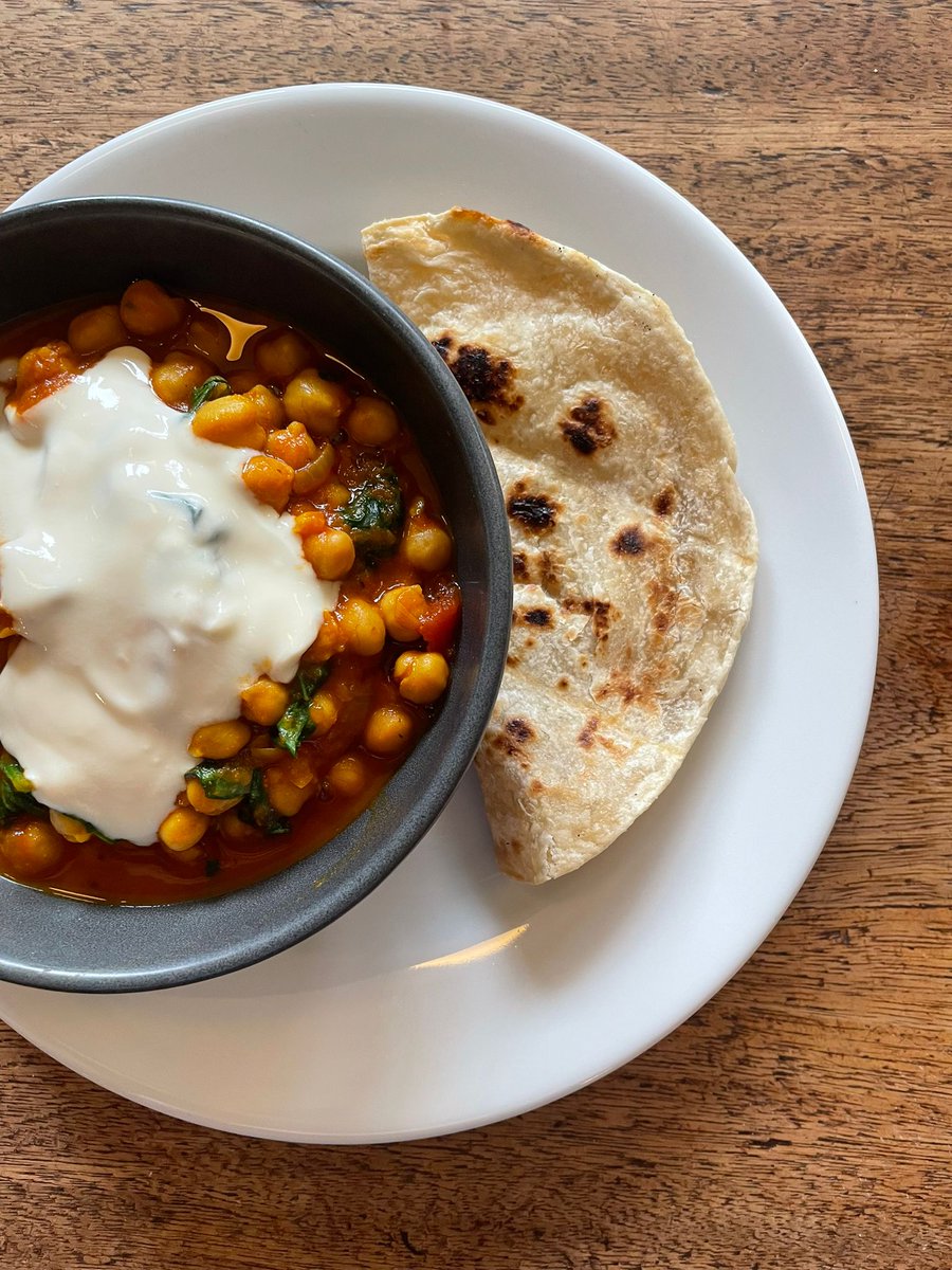 Check out these Glasgow eateries putting #beansonthemenu Sprigg have got dill and honey butterbeans @cafegandolfi have got a wholesome and hearty Dahl packed with chickpeas, tomatoes and spinach. @LocavoreCIC have a Scottish fava bean & North Berwick potato curry.