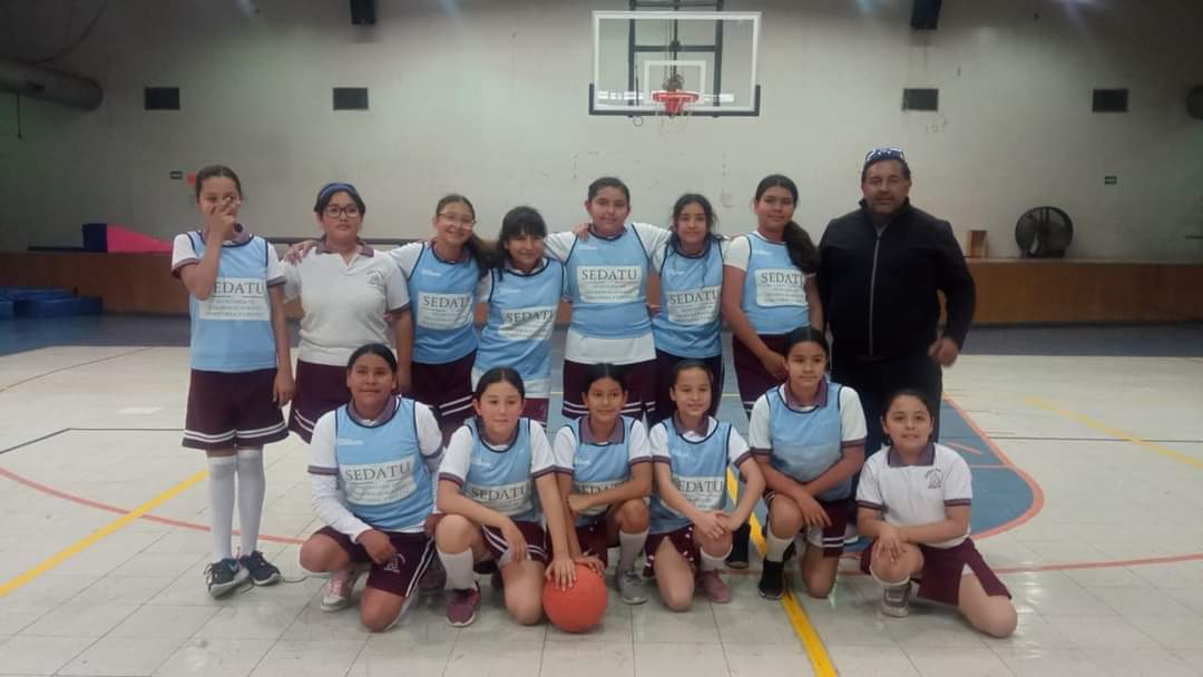 MarioAl31373348's tweet photo. #ALUMNAS DE LA #CUAUHTÉMOC CAMPEONAS EN #BÁSQUETBOL DE LOS #JUEGOS NACIONALES 🏀

#𝗹𝗮𝗻𝗼𝘁𝗮𝘃𝗶𝗿𝘁𝘂𝗮𝗹 #𝘀𝗮𝗻𝗽𝗲𝗱𝗿𝗼𝗰𝗼𝗮𝗵𝘂𝗶𝗹𝗮 

  Las alumnas de la Escuela Primaria Cuauhtémoc son las actuales campeonas de los juegos Deportivos Nacionales Escolares https://t.co/AzpSBdrPLt