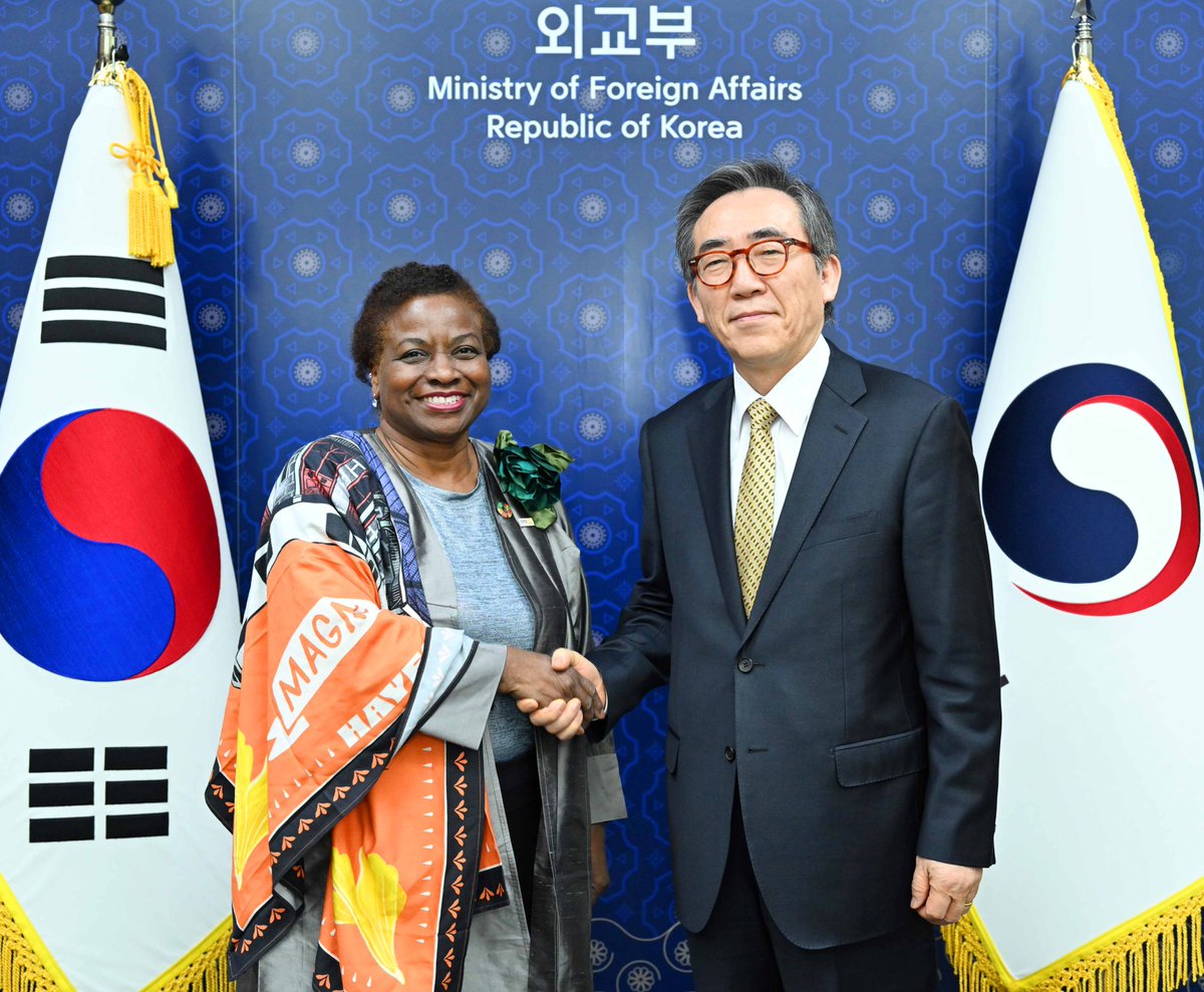 Delighted to meet with H.E. Cho Tae-Yul, Minister of Foreign Affairs of #Korea, to discuss our close cooperation, including on #ICPD30. @UNFPA values our strong partnership with Korea to safeguard the health and rights of women and build demographic resilience. #PartnersAtCore