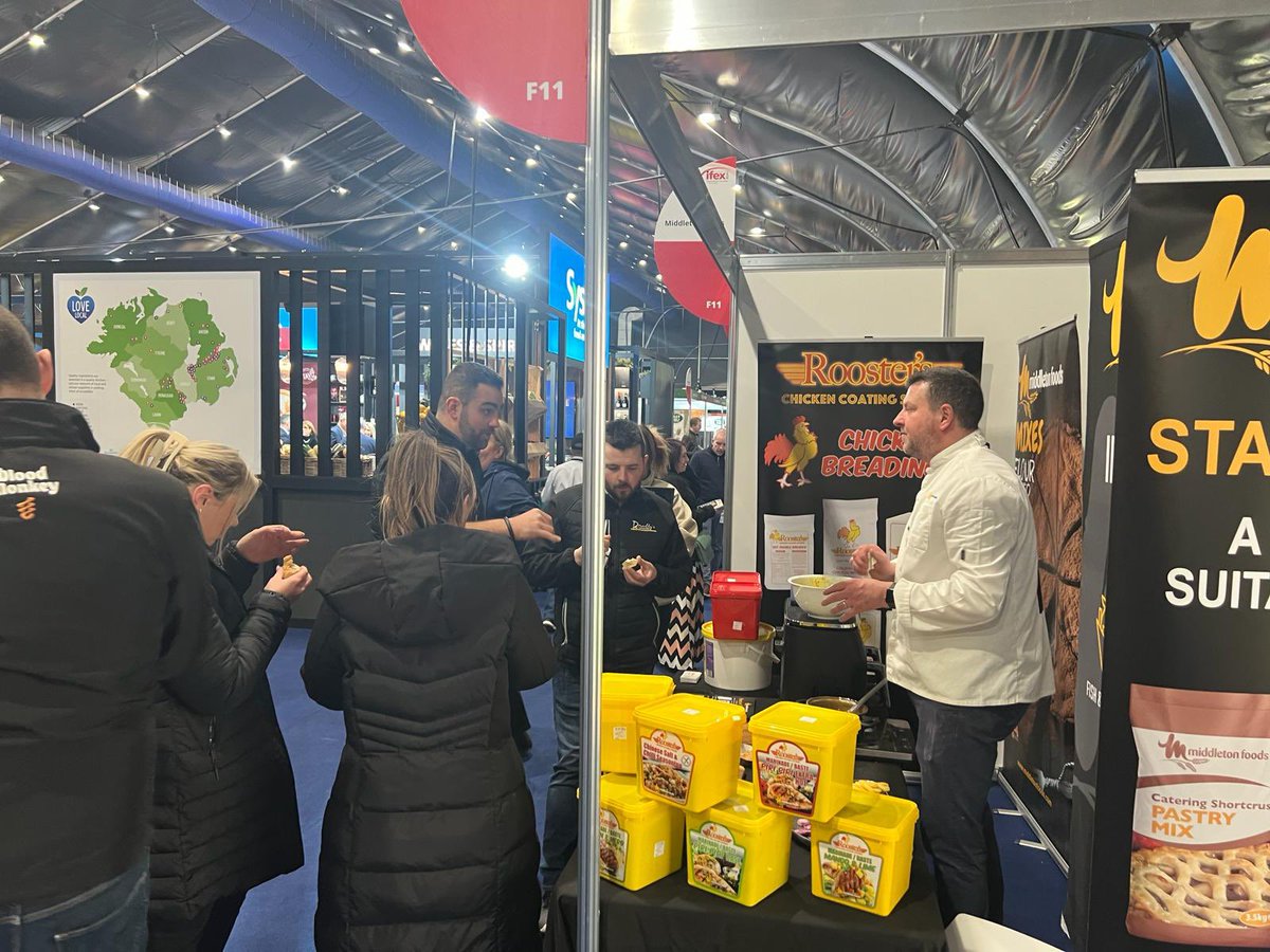 MiddletonFrying's tweet photo. Russell doing his thing showcasing #PiriPiriGlaze and #GlutenFree #Breading at the IFEX Show in #Belfast today…Also Paul showing off his new trim 💇♂️😂👌🏻
#Middletons #BetterBatter #BetterGlaze #BetterBreading #Roosters #Marinade #ChickenBreading https://t.co/j77WWsovz7