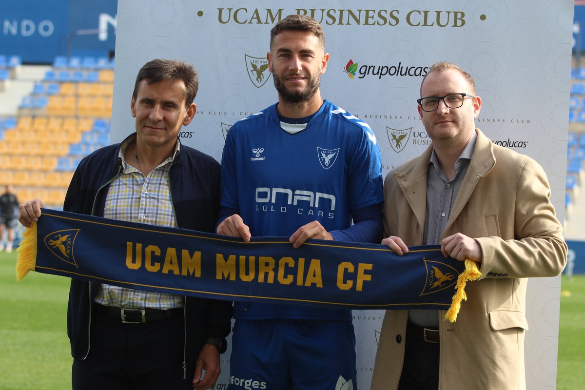 grupo_lucas's tweet photo. Nos unimos al #EspírituInquebrantable del @UCAMMurciaCF 🔵

Con mucha ilusión, anunciamos el patrocinio del #UCAMMurciaCF. Hoy nos hemos reunido en el Estadio BeSoccer La #Condomina 🏟️ para anunciar la colaboración y conocer al equipo y el estadio.

#GrupoLucas #patrocinio https://t.co/p349rgfLQh
