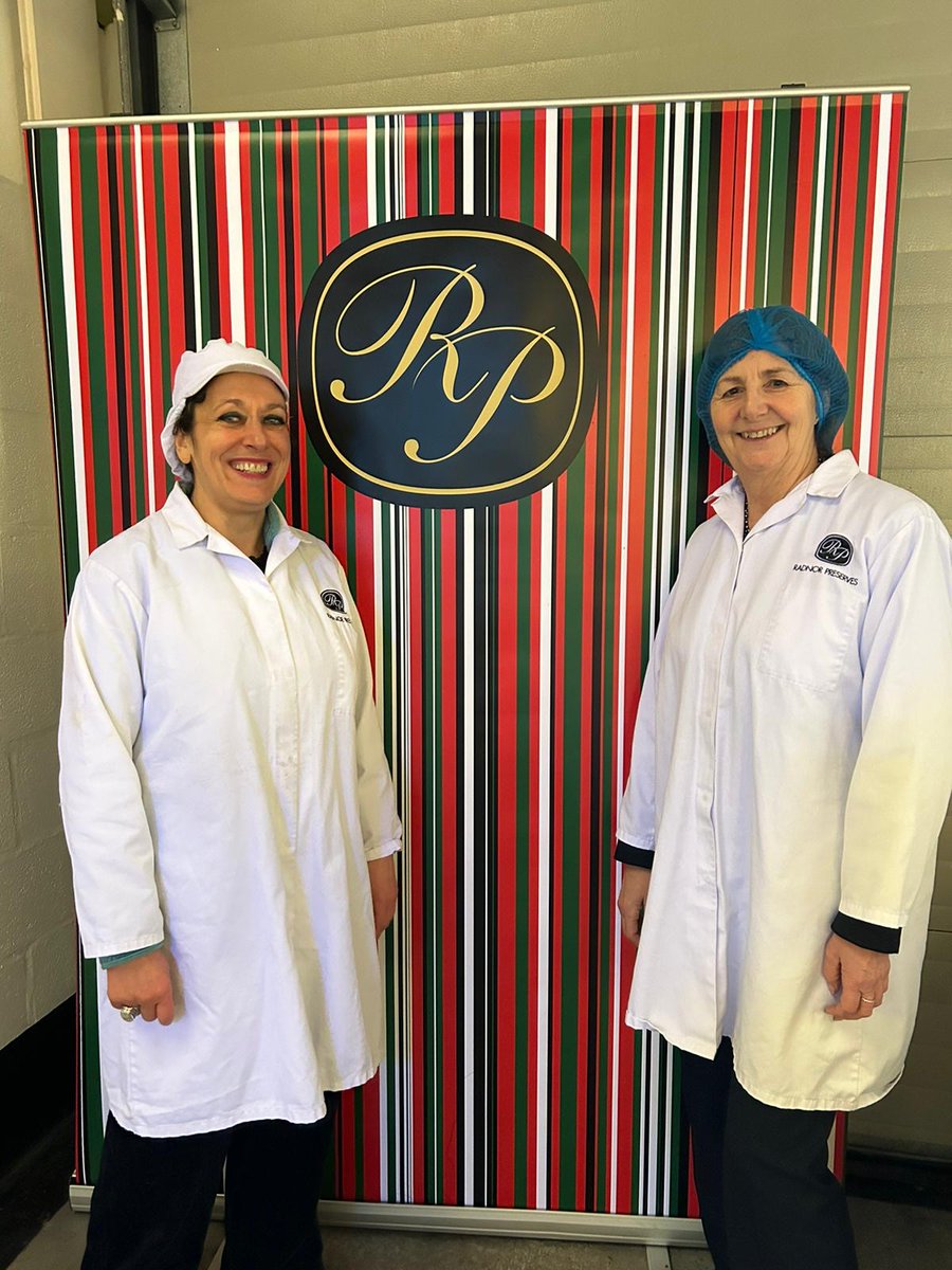 Newtown-based @RadnorPreserves are multi @GuildofFineFood Great Taste Award winners. ⭐ Rural Affairs Minister, Lesley Griffiths was pleased to visit them today to receive a tour of their new facility and find out the secret behind their success. Diolch pawb for the welcome!