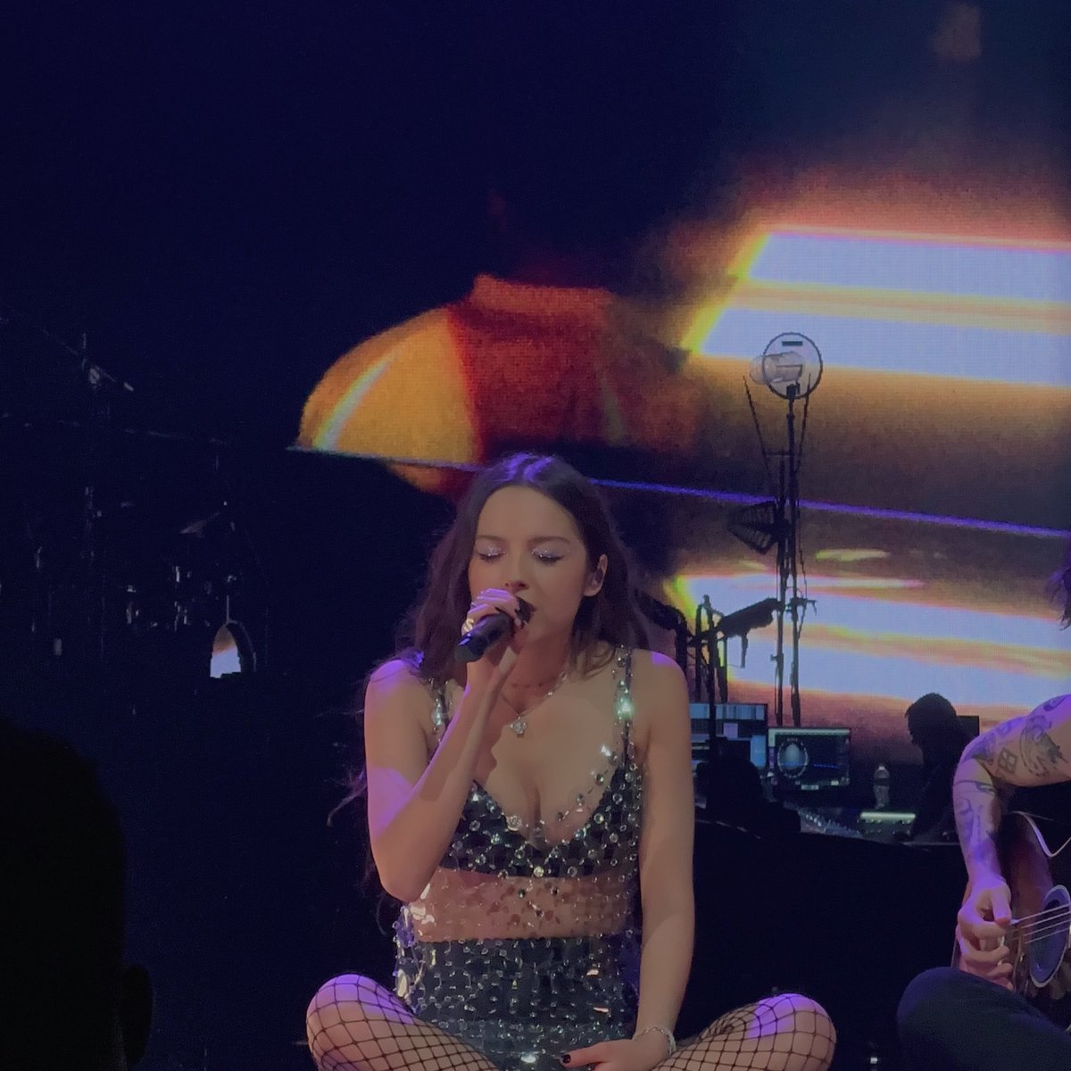 katiaontour's tweet photo. screaming , crying , throwing up #GUTSTourMiami https://t.co/y338j3Pqm5