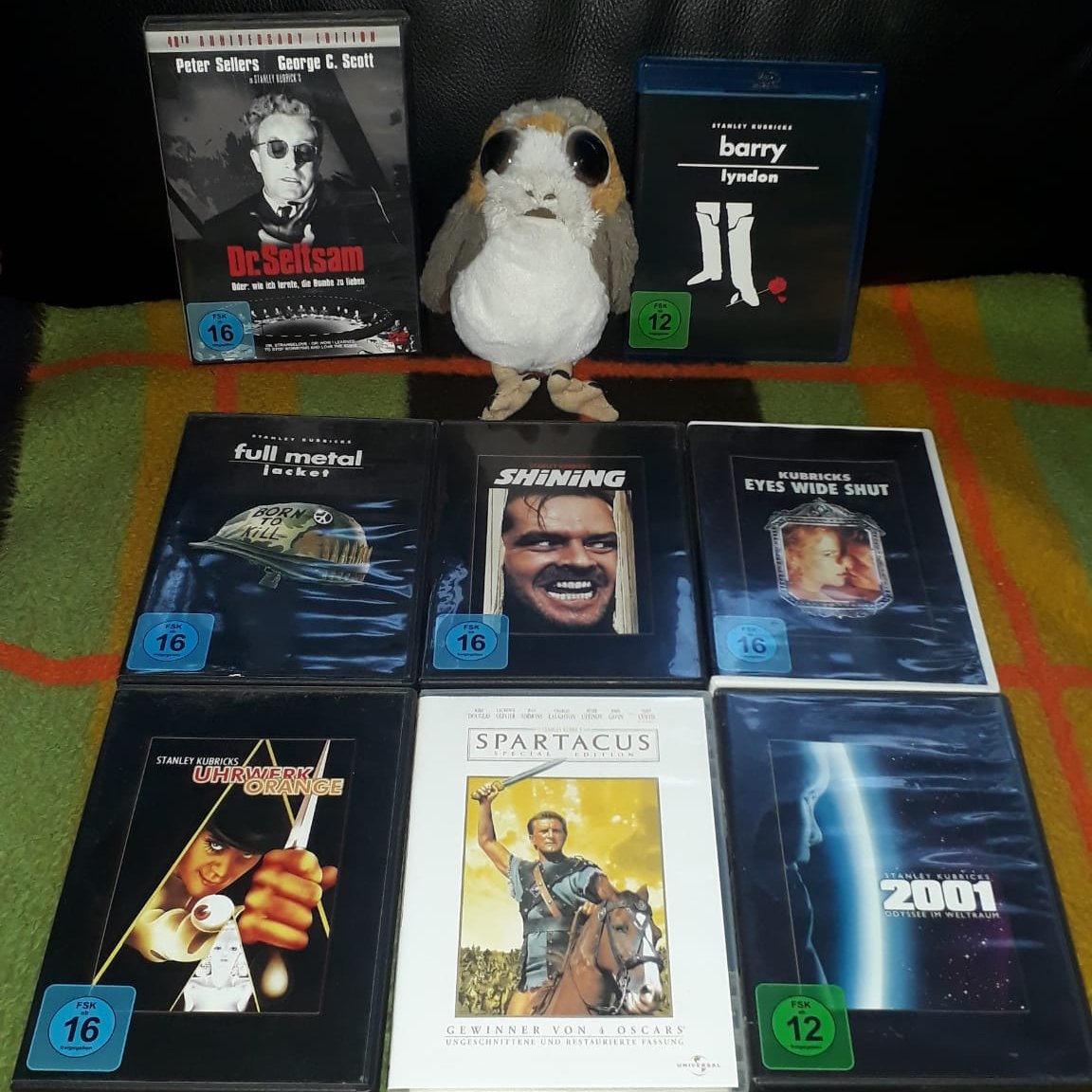Moin moin! 25 years ago, Stanley Kubrick passed away. He was one of the greatest movie directors who ever lived and I love ALL of his movies (except for 'Spartacus'...). He haved so big and impressive variety! What is your favourite Kubrick film? 😁 #porg #porgs #PorgeanEmpire