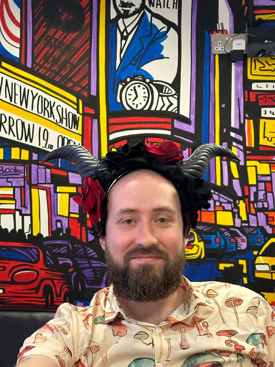 erolatex's tweet image. Скуфилисента