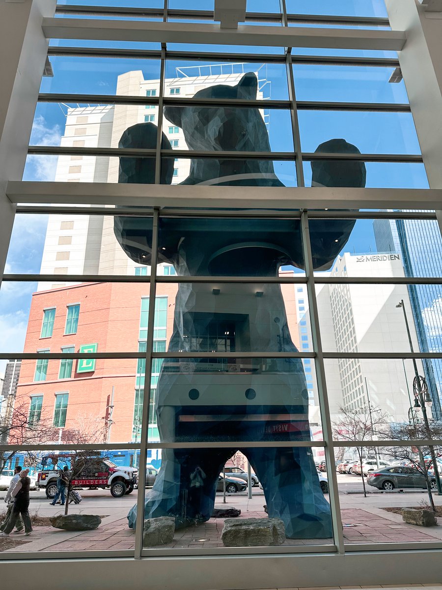 More posters, presentations, and… a Big Blue Bear? Another great day at #CROI2024! #idpittstop