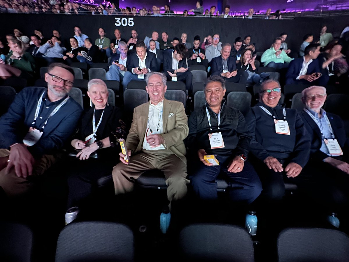 The Magnificent Six at the @spherelasvegas @TomMainelli @caro_milanesi @bobodtech @zkerravala @jckgld and me at @HP event #HPAmplify. Photo courtesy @katiemrizek