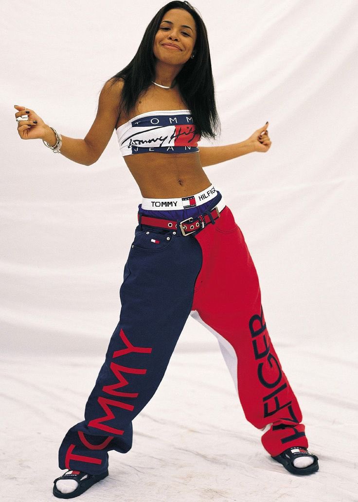 PunkPrincess23's tweet photo. Is it just me or is  anyone else not convinced that Aaliyah's 2001  plane crash was NOT an  accident? Baby Girl needs justice!   #Aaliyah #justiceforAaliyah 
#princessofR&amp;B https://t.co/RAxwMxxTlp