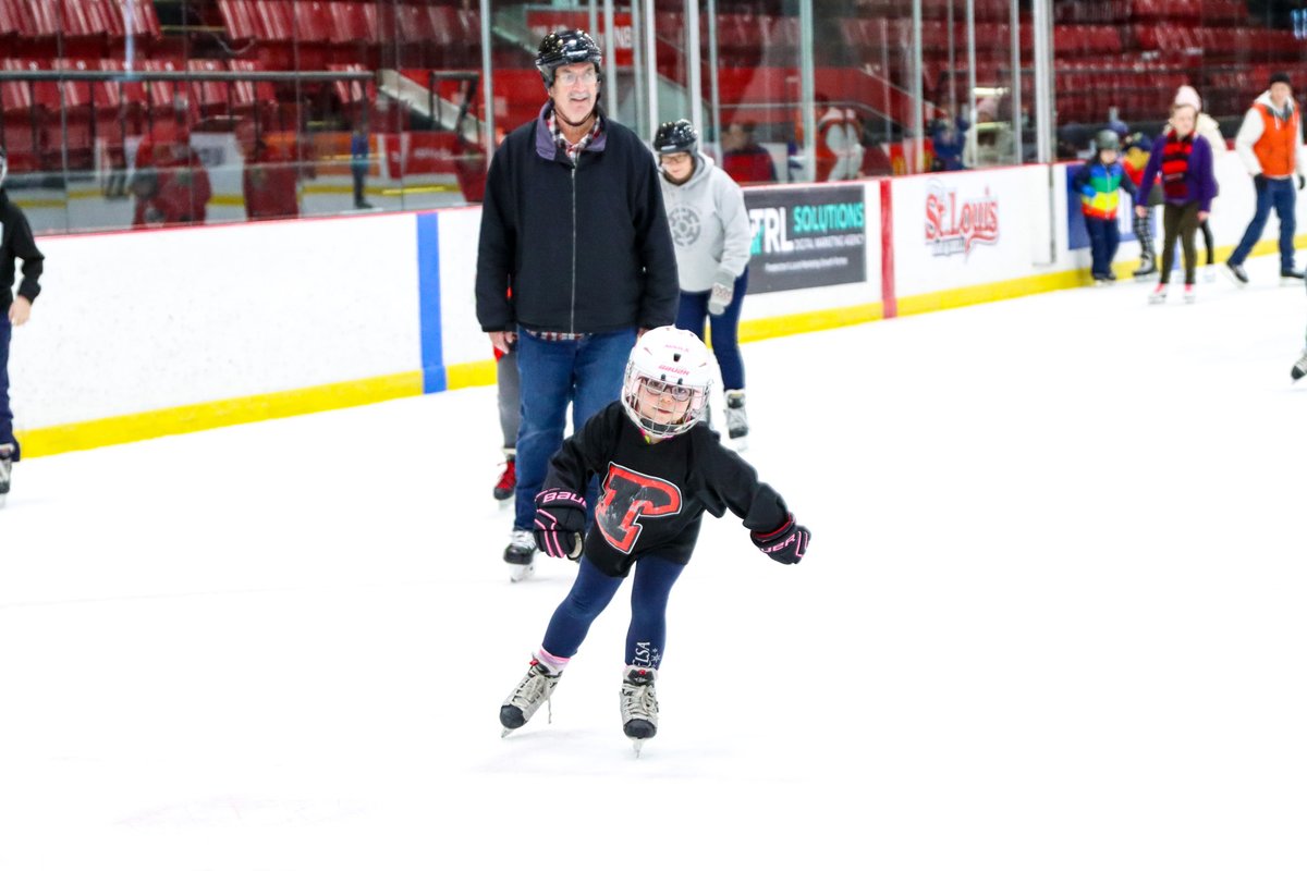 UNBAthletics's tweet photo. SKATE WITH THE REDS! Join @UNBWHockey and @UNBMHockey for a community skate ahead of their departures for national championship tournaments.

Saturday, March 9th, 1:30-2:00pm, at the Aitken Centre.

🔴⚪️⚫️EVERYONE is welcome.⚫️⚪️🔴

Bring your skates and a helmet!
#goredsgo https://t.co/0aSL8WTlD2