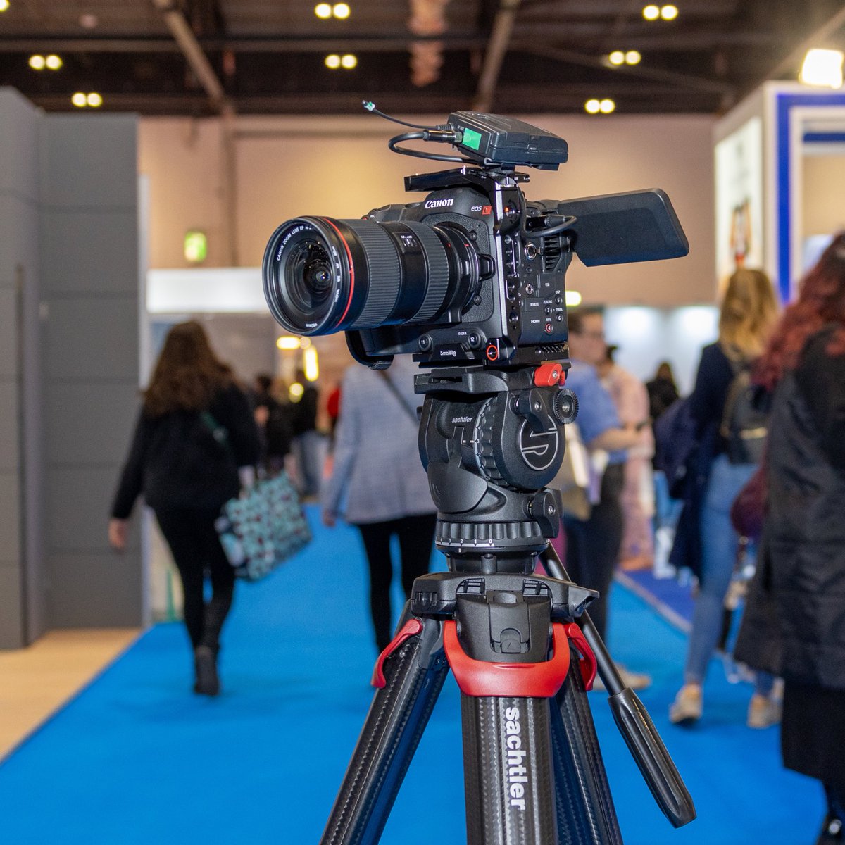 medialook's tweet photo. Behind the scenes with my trusted partner, the Canon C70, mounted on this carbon fibre Sachtler video tripod. This duo helps me create stunning event recaps that leave a lasting impression 📸🎬

#eventvideographer #canonc70 #londonvideographer #eventproduction #medialook https://t.co/8QhNu76Mvx
