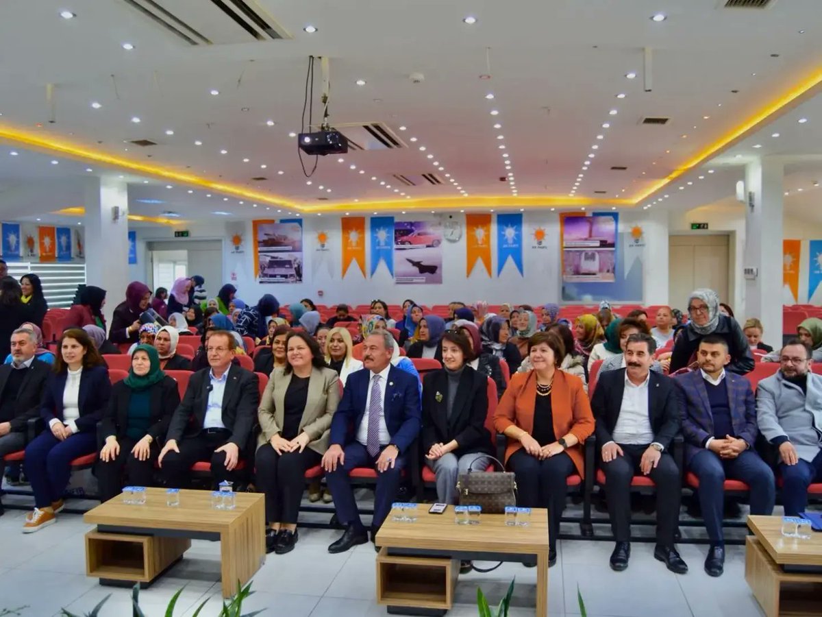 Feride_Kbdylr's tweet photo. 📍Denizli

GMKKBaşkan Yrd. @Nilgun_OK, Milletvekilimiz @sahin_tin, İl Başkan Yardımcımız @nurettinkilic25 , Cumhur İttifakı Pamukkale Belediye Başkan Adayımız @Halilpekdemir20 ve kadın kolları teşkilatlarımızın katılımları ile kadınların siyasette daha fazla yer alması siyasi++ https://t.co/fLmwmxEbYK