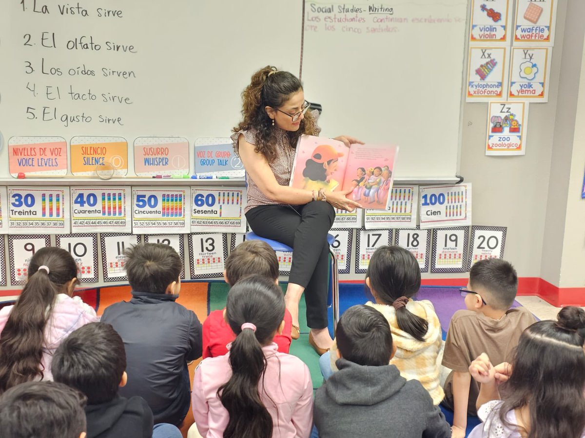 Thank you Ogden Elementary  for inviting me to read to the 2nd grade Dual Language class for the National Read Across America celebration. ¡Muchas gracias! Estuvo muy divertido leerle a los niños. 📚📖