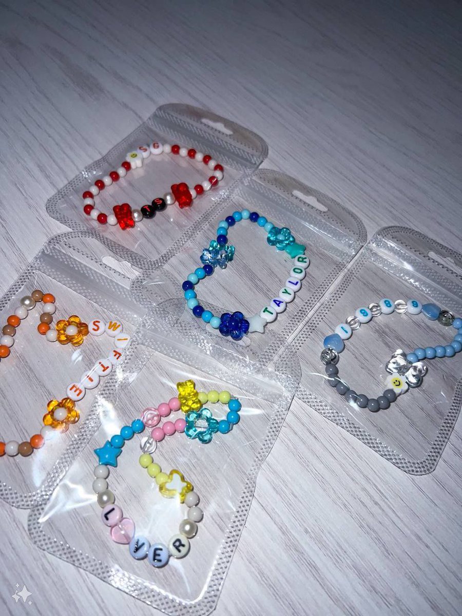 kidultarchive_'s tweet photo. i've made a few friendship bracelets for those who will be going to the eras tour in singapore!! 🥰❤️

#TaylorSwiftinSG https://t.co/jNv28AeTbJ