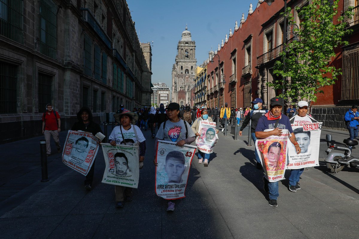 #Astillero, columna de <a href="/julioastillero/">Julio Astillero</a>

Muy poco se ha avanzado, en lo sustancial, en la búsqueda de verdad y justicia, y a estas alturas, ya con pocos meses de estancia de <a href="/lopezobrador_/">Andrés Manuel</a> en la Presidencia de la República, lo más notable o novedoso ha sido el sistemático