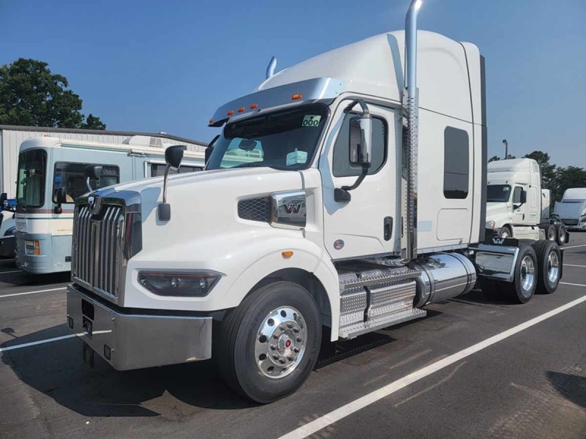VelocityTrucks's tweet photo. BRAND NEW 2024 WESTERN STAR 49X SLEEPER FOR SALE
#1916265
52,500 gvwr
DD15, 505HP
12 Speed Transmission
Full specs > https://t.co/USvqFGLu8g
 Velocity Truck Centers - Warsaw
Call Sales today 910-293-7811 or stop by 1489 US Hwy 117 S, Warsaw, NC 28398 https://t.co/SFRmQgMS5o