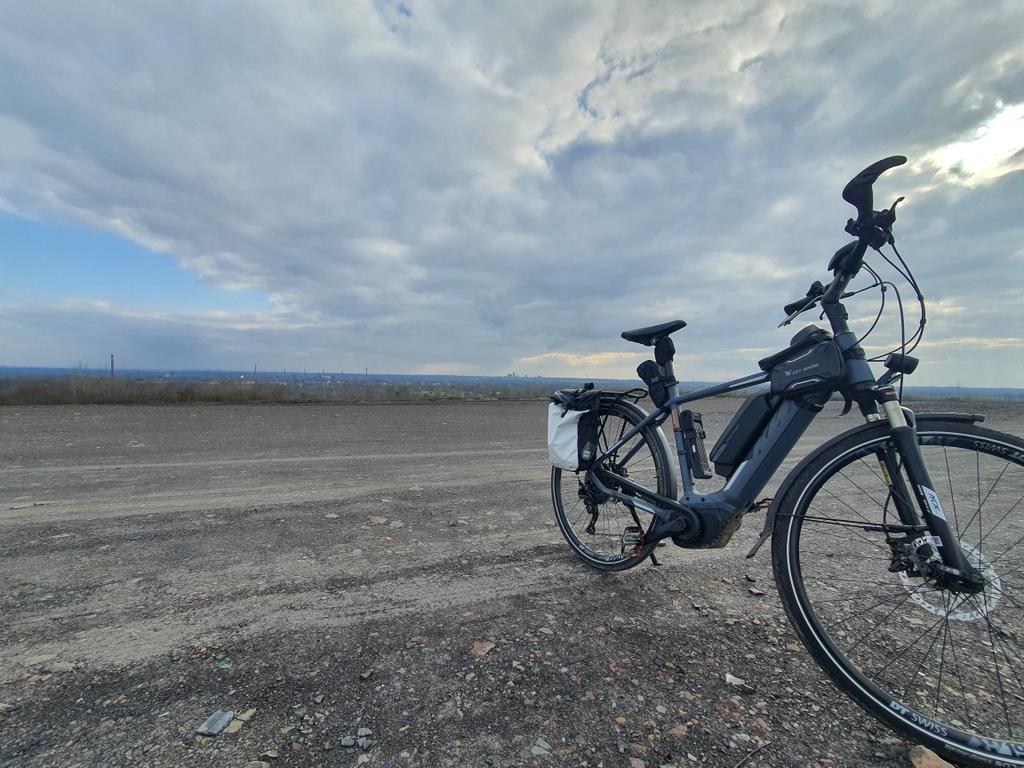 RiRaRu3Rs's tweet photo. Wer interessiert sich fürs Wetter?
Auf dem #Rad scheint immer die Sonne....
#Schurenbach #Halde
#Schurenbachhalde
Besondere Grüsse @mad_docx https://t.co/kbYlic7PEu