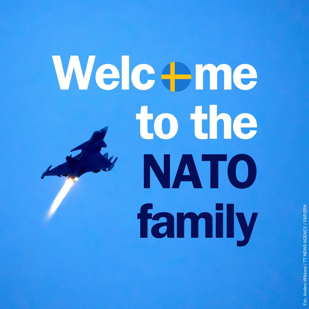 Herzlichen Glückwunsch an #Schweden, unseren neuen Verbündeten! #WeAreNATO

Kurz vor dem 25-jährigen Jubiläum Polens🇵🇱 NATO-Beitritt begrüßen wir Schweden🇸🇪 als #NATO-Mitgliedstaat &amp; sind überzeugt: zusammen sind wir stärker. #StrongerTogether

Fot. Trikot-Austausch bei #EURO2020