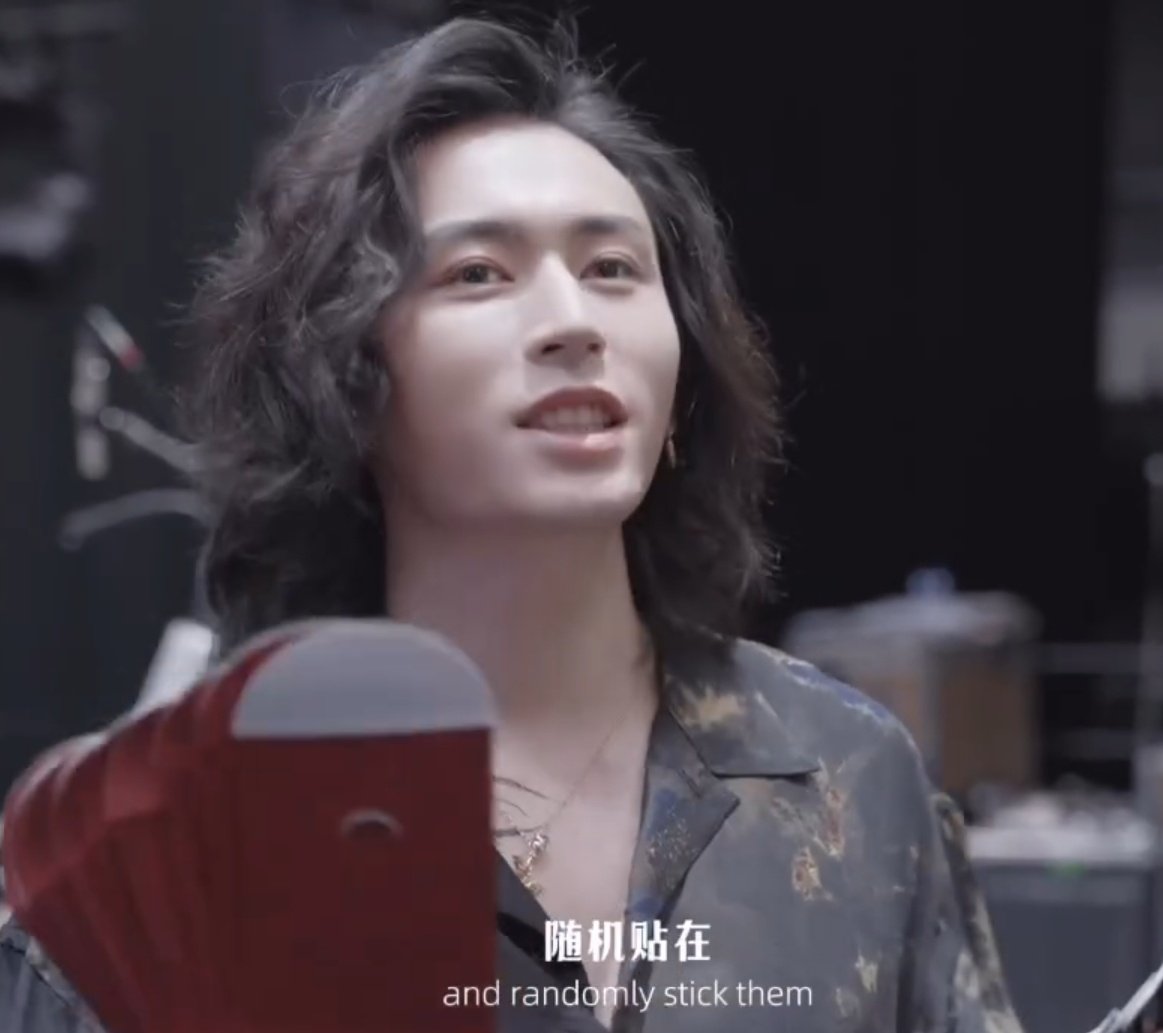 abyssalgoth's tweet photo. Trying to get a clear screenshot of this cute and fluffy pattable adorable hair is almost impossible 🤭 he's so animated, he never stops moving for half a second, it's so cute 🥺

#张哲瀚 #ZhangZhehan https://t.co/p6oV3Bro4P