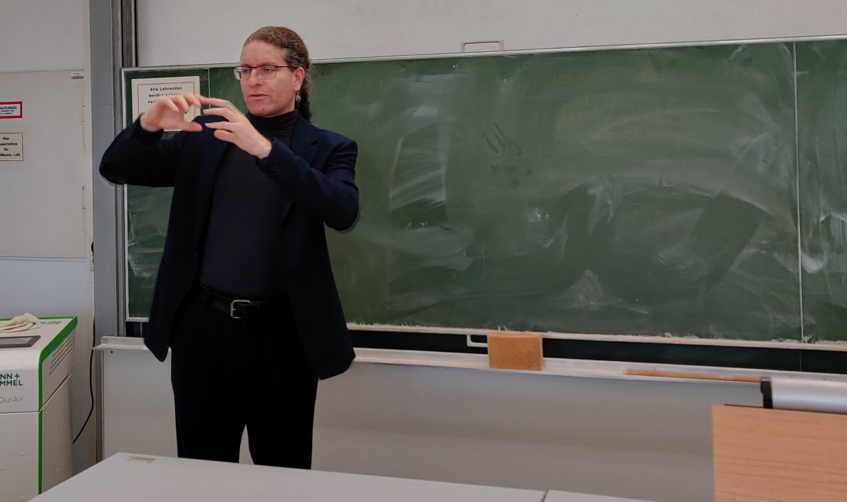 BialikOr's tweet image. Second day of the #academic #writing class/workshop at @GeoMuenster. With the first round of home assignments, we worked on #communicating information (visually and textually) and outlining manuscripts. Tomorrow - submission, review, and the writing experience.