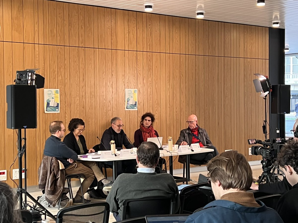 #EnDirect
📸 C’est parti pour la troisième édition de « Voix aux chapitres », avec le philosophe Bruno Karsenti (LIER-FYT) autour de son ouvrage "La Place de Dieu. Religion et politique chez les modernes" (<a href="/EditionsFayard/">Fayard</a>).
👉 bit.ly/3Inblpx
