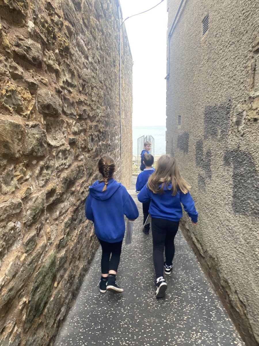 PrestonTowerPS's tweet photo. The book fairies have arrived just in time for World Book Day 📚 🧚🏻‍♀️
Our vice captains have been out this afternoon hiding some books around Prestonpans - can you find them ? 
Keep your eyes peeled for some more over the next couple of days 😊 #WorldBookDay2024 #bookfairies 📚🧚🏻‍♀️ https://t.co/s49qCX0Xk8