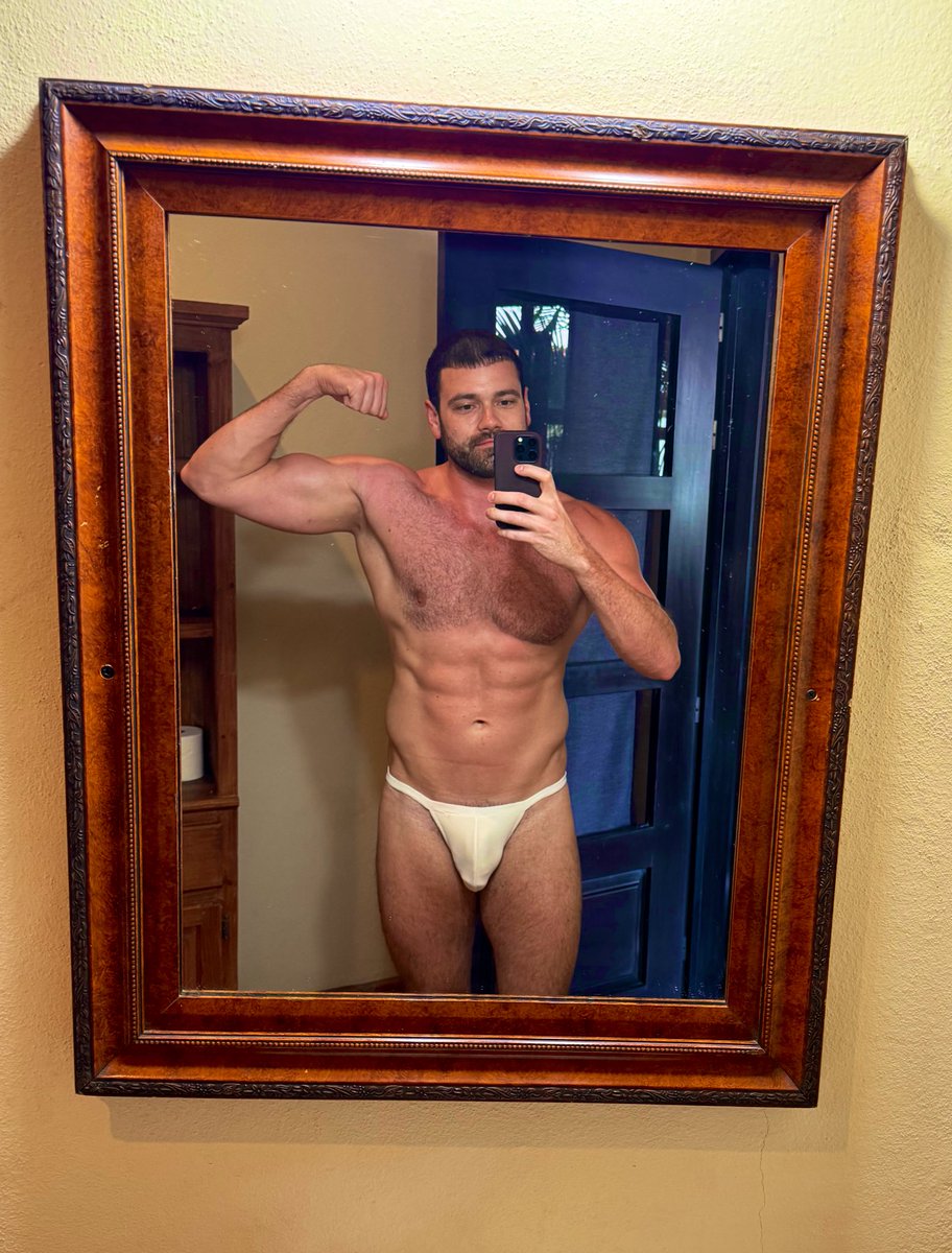 chasingfitOF's tweet photo. RT if I can show you the back side 😏 https://t.co/ahS7RREgEp