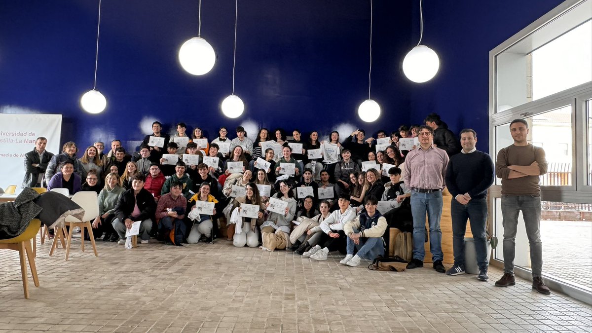 RSEQ_ST_CLM's tweet photo. ¡Hoy es el gran día para los apasionados de la #Química en la #CLM! 🧪 Estamos encantado de compartir algunas fotos desde las sedes @FCTQ_uclm, @MAmbBioquimUCLM, @FarmaciaAB_UCLM, @FacEducacionCu y @UAHes. ¡Deseamos mucho éxito a todos los participantes! 🎉 #OlimpiadaQuimica https://t.co/sd4kJcH7Yq