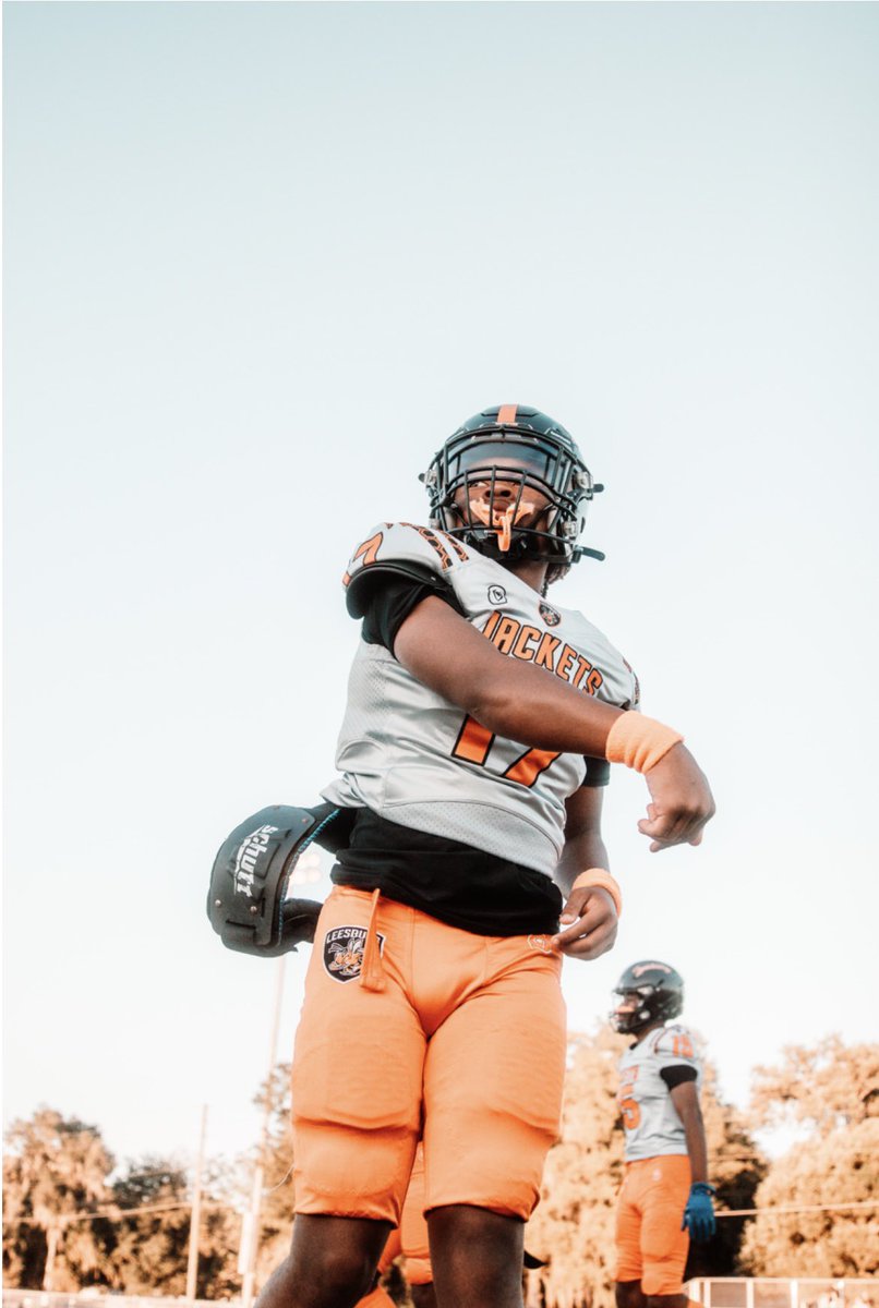 leesburghsfb's tweet photo. WE ARE LEESBURG 🧡🖤🐝

#BetterattheBurg #WeAreLeesburg #LeesburgvsEverybody #RecruitLeesburg #TheBurg #BurgBoys #ReaptheHarvest #LakeCountyFootball #BoysofFall #FridayNightLights #NewEra #FloridaHighSchoolFootball #springballloading https://t.co/kEexd6HUE7