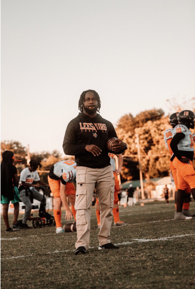 leesburghsfb's tweet photo. WE ARE LEESBURG 🧡🖤🐝

#BetterattheBurg #WeAreLeesburg #LeesburgvsEverybody #RecruitLeesburg #TheBurg #BurgBoys #ReaptheHarvest #LakeCountyFootball #BoysofFall #FridayNightLights #NewEra #FloridaHighSchoolFootball #springballloading https://t.co/kEexd6HUE7