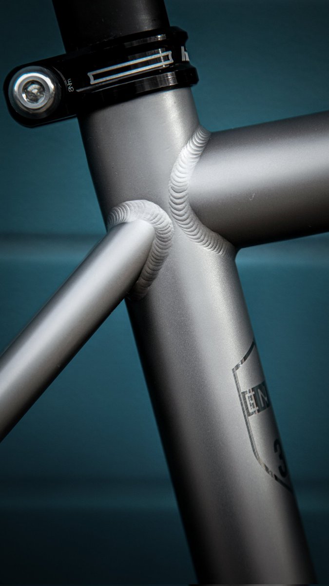 Enigmabikes's tweet photo. EDGE BUILD 

Ti Gravel Beast with lashings of @Hopetech goodies 👊🏼

#enigmaedge #titaniumbike #tigravelbike #gravelbikes #gravelbikesuk #gravelrideuk #tibikes #gravelbikesuk #enigmafinishing #hopetechnology #newbike https://t.co/HxarswGPD4
