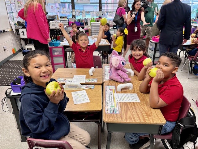 Golden Terrace Elementary (@gtetoucans) on Twitter photo A HUGE Congratulations to Ms. Osborne, a CCPS 2024 Golden Apple Recipient! 🍎Watch the presentation tonight on NBC2 @ 5:00 pm! All GTE Toucans are so PROUD of you! <a href="/SuncoastCU/">Suncoast Credit Union</a> #CFLGoldenApple #EducationIsEverything <a href="/collierschools/">Collier County Public Schools</a> <a href="/CCPSTitle1/">@CCPSTitle1</a> <a href="/CCPSPLII/">Collier PLII</a> A HUGE Congratulations to Ms. Osborne, a CCPS 2024 Golden Apple Recipient! 🍎Watch the presentation tonight on NBC2 @ 5:00 pm! All GTE Toucans are so PROUD of you! <a href="/SuncoastCU/">Suncoast Credit Union</a> #CFLGoldenApple #EducationIsEverything <a href="/collierschools/">Collier County Public Schools</a> <a href="/CCPSTitle1/">@CCPSTitle1</a> <a href="/CCPSPLII/">Collier PLII</a>
