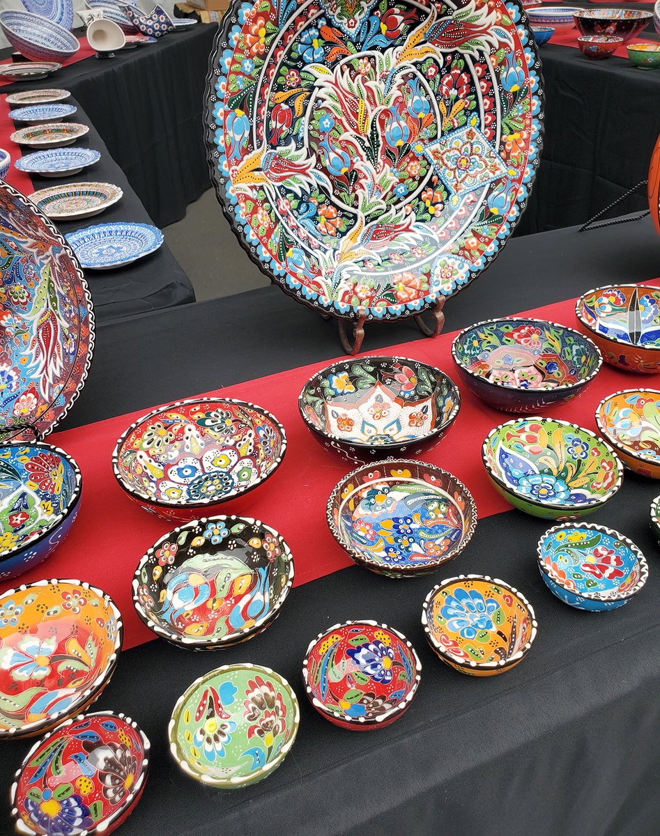 Looking to add a splash of color to your home? Dive into the vibrant world of artisan craftsmanship at The Street Fair in Palm Desert! 🎉 #thingstodoinpalmdesert #outdoorshopping #streetfair