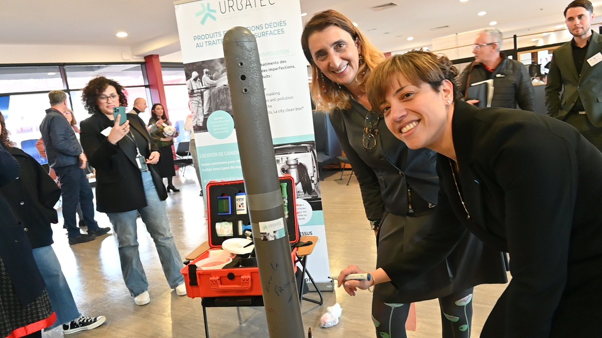 Mme Philibert, Sous-préfète chargée de la politique de la ville, s'est rendue au salon 'Mon métier ne fait pas le genre' organisé par @FranceTravail au @GroupamaStadium. L'occasion pour elle d'échanger sur des métiers souvent stéréotypés qui recrutent pourtant femmes et hommes.