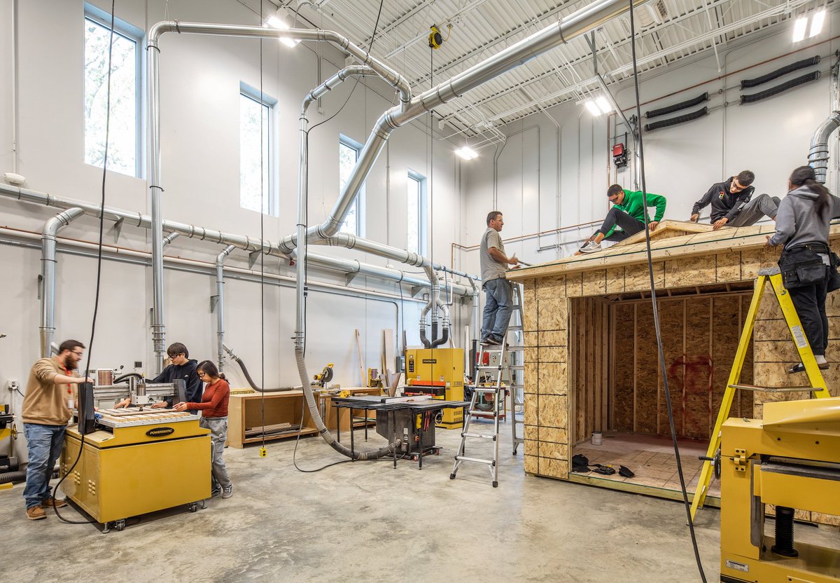 NEadvantage's tweet image. On this #TBT, we're thinking back on our visit to UMÓⁿHOⁿ Nation Public School last May, and WOW!

“The kids are proud of our facility, they’re proud of our district and our school."

Where imagining tomorrow begins today. What a place. 

Read! bit.ly/3OMhShP #RootedNE