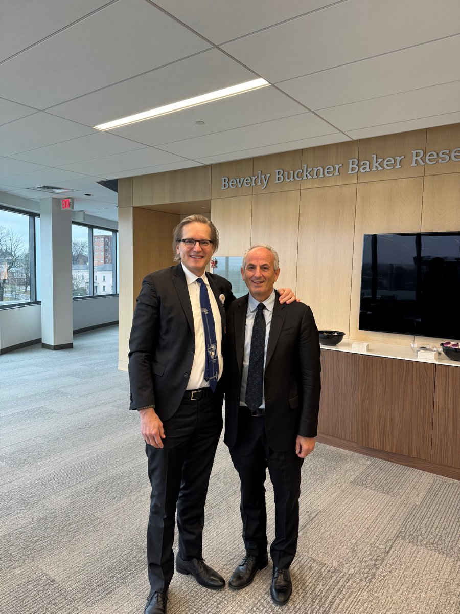 Great to see future fellow @Mattlevasseur and Dr. John Grady-Benson and team at Hartford Bone&Joint Institute for discussion about Mentorship. @MSOSOrtho @Inside_TheMatch @orthomentor1 @ASESmembers @UConnOrtho @OrthoColumbia