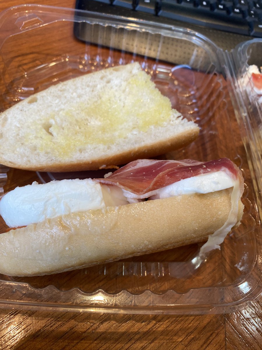 rchavero's tweet photo. Pedí un sandwich de jamón serrano en Gourmet Market (el Rosal); me costó 20$ y me viene con una micro lonja de jamón… Una estafa! No voy mas nunca!!! https://t.co/gJ5MvvIeFi