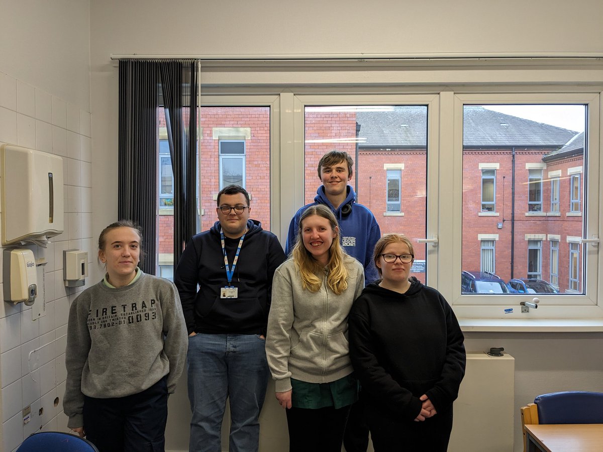Today we celebrated the first of four interns who have found employment so far this year leaving @dfnsearch to start their new career.
Good luck and thank you to @MidYorkshireNHS for giving our interns the skills and experience they need to find employment.

@wakeycollege