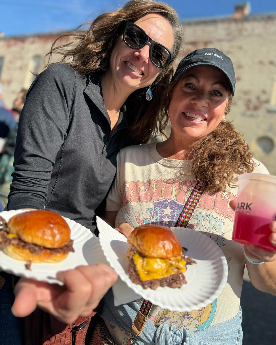 KentuckyTourism's tweet photo. Final day of the Murray takeover! Join us in @murraykentucky for a St. Patrick's Day celebration on March 16th in downtown Murray. Get ready for a beer fest with 6 hours of continuous beer flow. Come and celebrate with us! https://t.co/YMGnVKV8Ud #MurrayKY #ThirdStreetBeerFest https://t.co/wOzn4dWKyw
