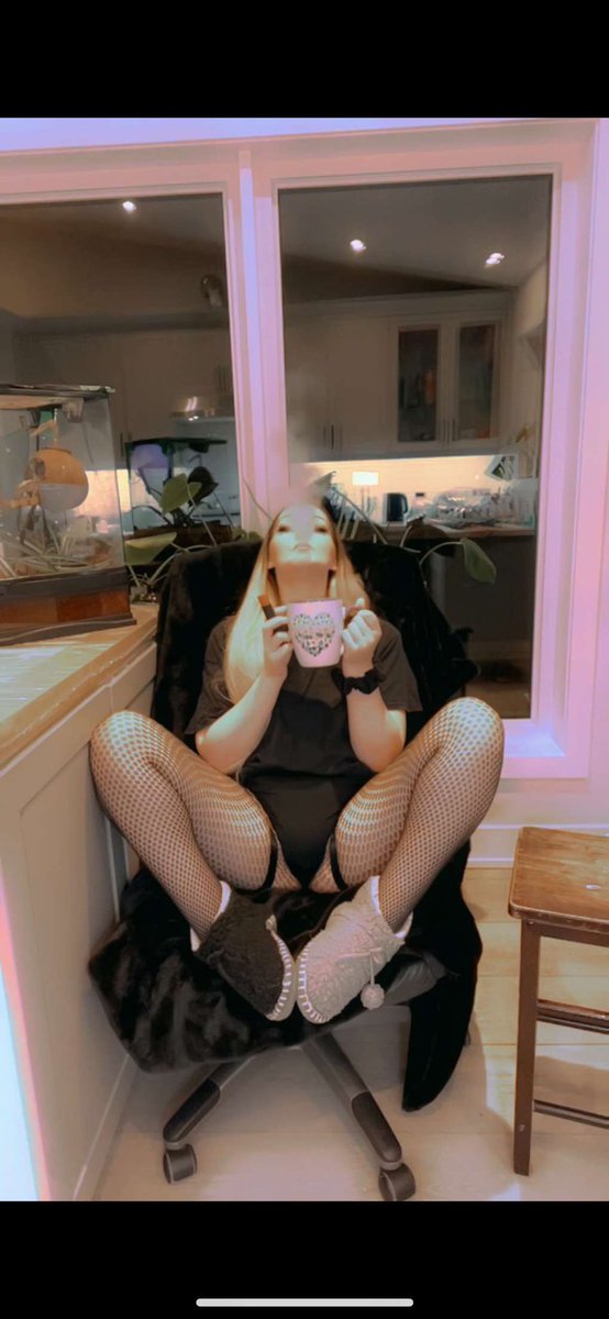 Divinepeach69's tweet photo. Coffee, Nicotine , and some booty☕️💨🍑
https://t.co/NZnc8WuIBZ https://t.co/3wFhrTh5Ay